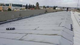 איטום גג באמצעות הלחמת יריעות ביטומניות שמבצעת חברת האיטום "א. גואטה איטום ובידוד"